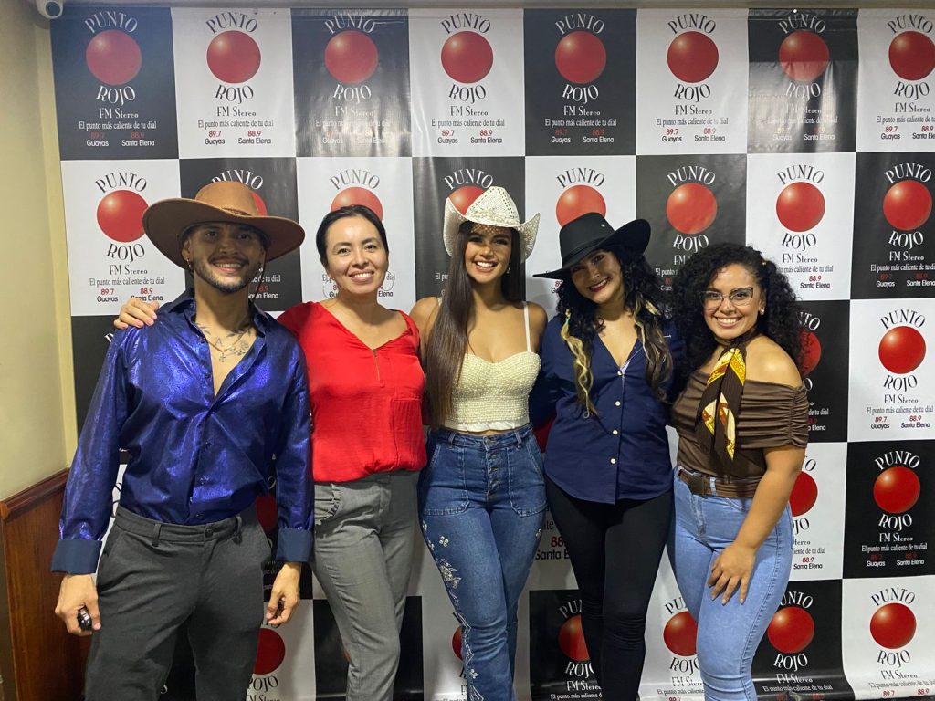 DAYANARA CAUTIVÓ A SUS FANS EN EL PUNTO ACÚSTICO
