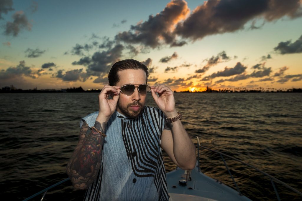 DE LA GHETTO ENCIENDE LA NOCHE CON «MOONLIGHT», SU NUEVO EP DE RUMBA Y PERREO