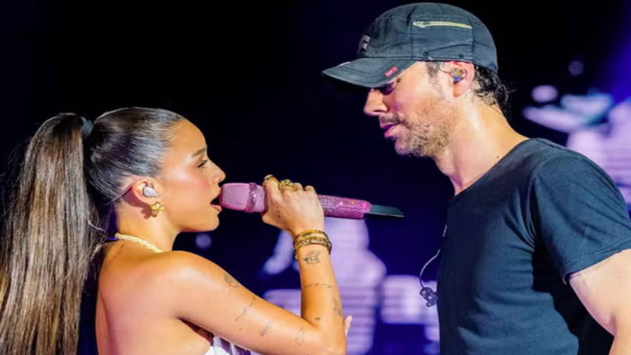 El incómodo momento de Emilia Mernes con Enrique Iglesias que se viralizó en las redes