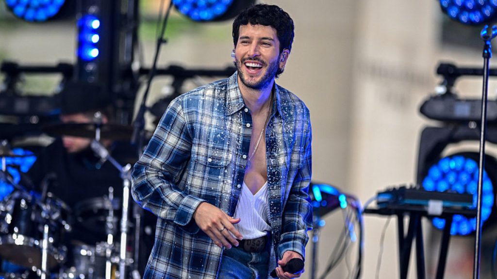 SEBASTIÁN YATRA ESTRENA EL VÍDEO DE «AMEN»,  UNA INVITACIÓN A LA EMPATÍA Y A CONECTAR DESDE EL CORAZÓN