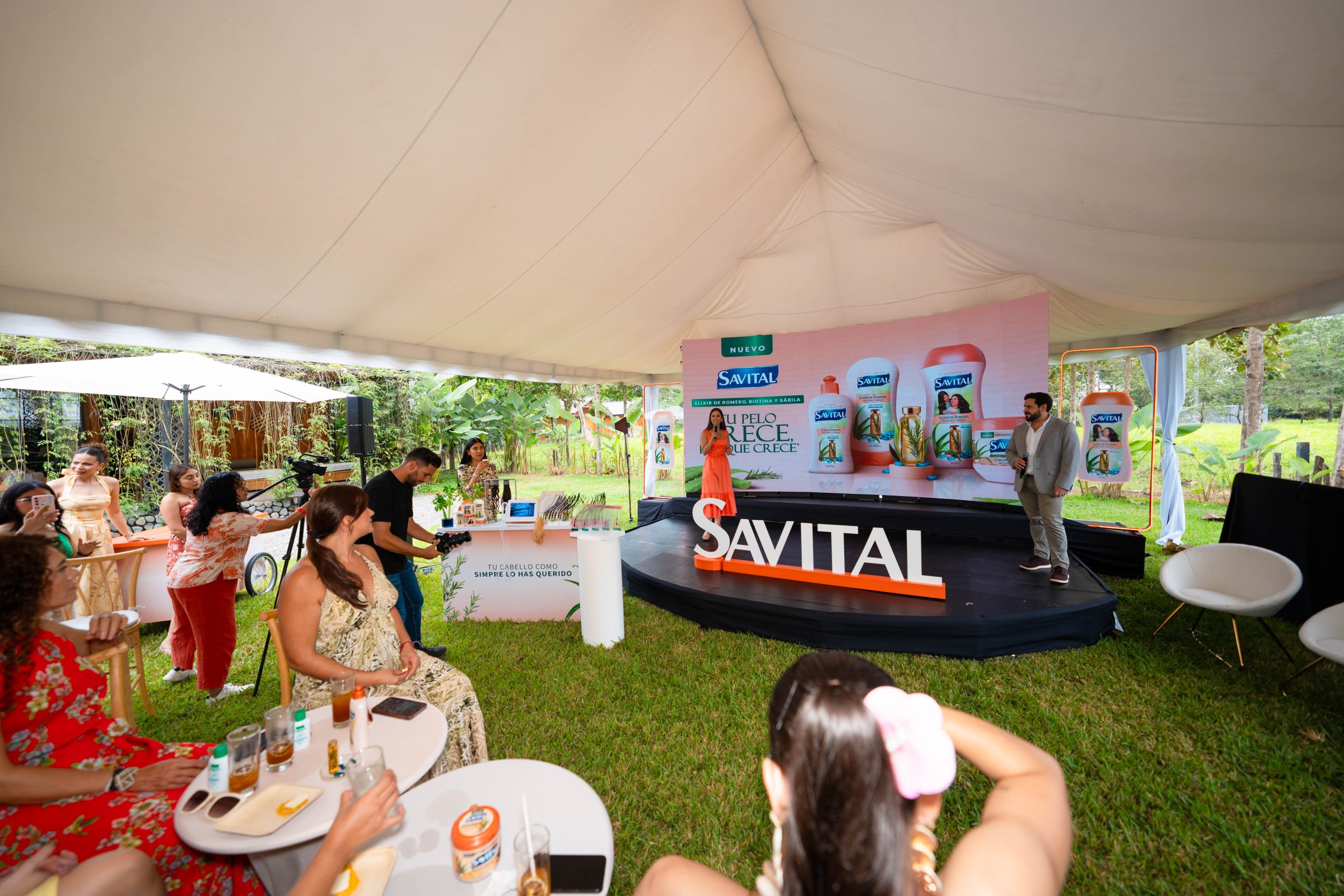 SAVITAL LANZA SU NUEVA LÍNEA “CRECIMIENTO ABUNDANTE” CON UN PODEROSO ELIXIR DE ROMERO, BIOTINA Y SÁBILA