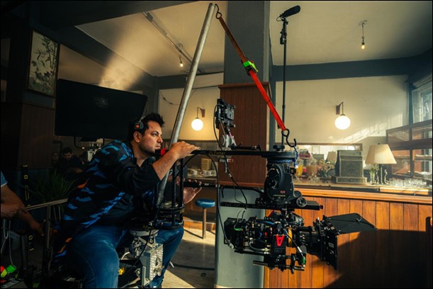 ALEJO CHAUVIN, EL ECUATORIANO QUE BRILLA EN LA PRODUCCIÓN CINEMATOGRÁFICA