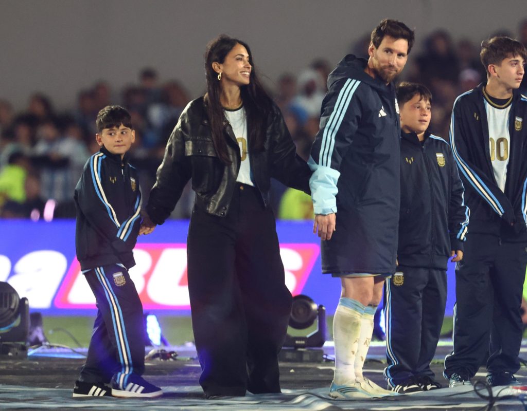 BUENOS AIRES, ARGENTINA - OCTOBER 06: Lionel Messi of Argentina with Antonela Roccuzzo, Lionel Messi's wife, and their children Thiago Messi, Mateo Messi and Ciro Messi, Lionel Messi's son, look on after the International Friendly match between Argentina and Benin at Estadio Monumental Antonio V. Liberti on October 06, 2026 in Buenos Aires, Argentina. Lionel Messi is making his final appearance for Argentina following his announcement of international retirement on 31 August. (Photo by Marcos Brindicci/Getty Images)