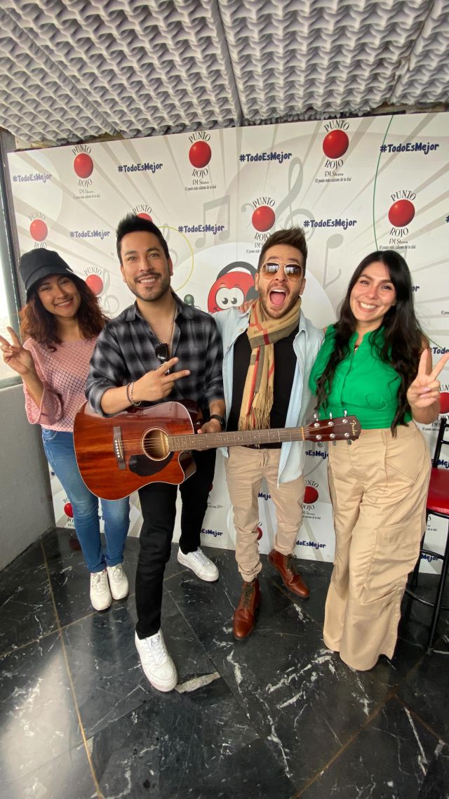 Demasiado talento @marquesofficial y @danielpaezmusic nos presentan #SoledadYBotellas una canción, con una historia que nos llega al corazón ♥️ 
¿Te han traicionado alguna vez? 👁️ 💔 
.
.
#ecuatorianos #dupla #duo #music #artist #danielpaez #marques #puntorojo
@karimonka @maripau.mt