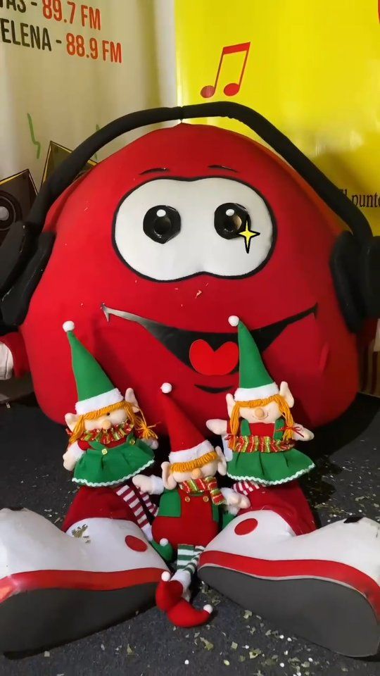 ¡Ho, ho, ho! ¡La Navidad ya llegó! Y estamos listos para recibirla con todo el amor y la magia💫 que esta época nos regala. 🎄🧑‍🎄

 ¿Estás preparado para lo mejor de estas fiestas? ✨
 Le ponemos "Color a la Navidad" 🎶❤️
.
.
.
📽️ @arnoldarmaando 
🎬 @vickymorang